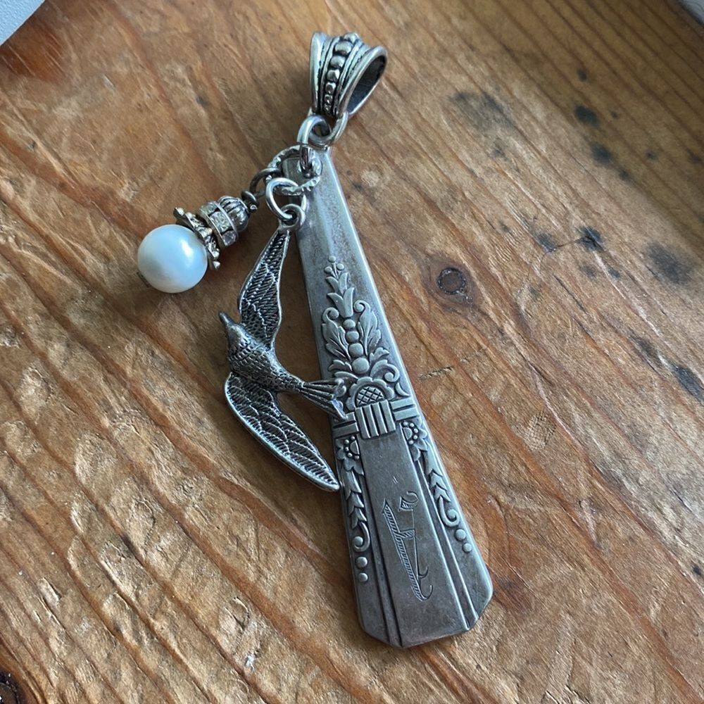 💛 Vintage Silver Plated Upcycled Bird & Pearl Pendant